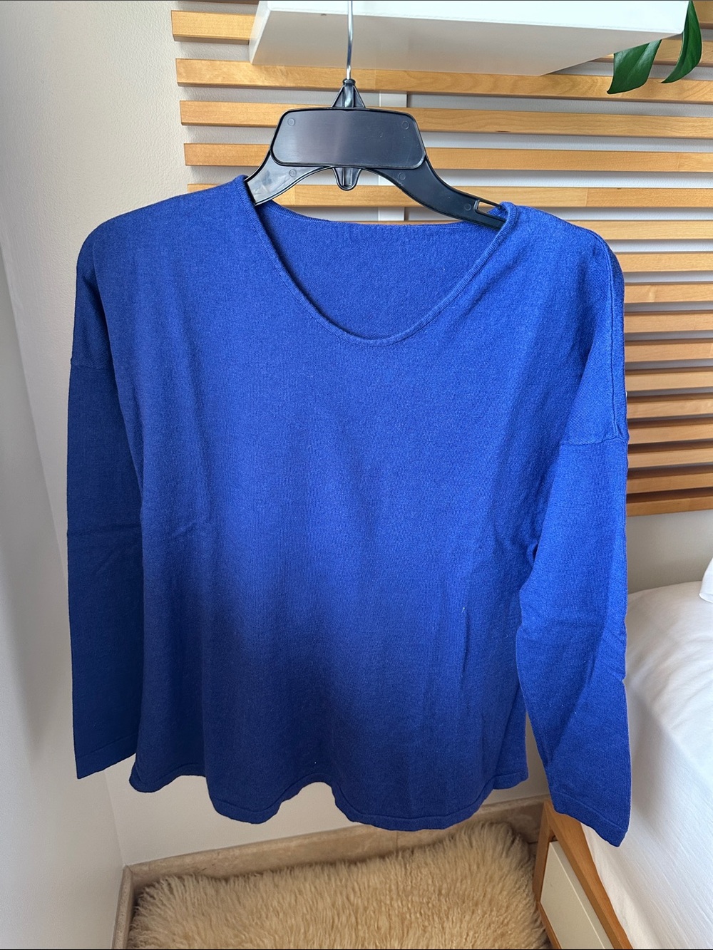 Classic Women's V-Neck Long Sleeve Top - Royal Blue